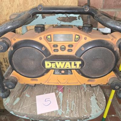 Dewault radio