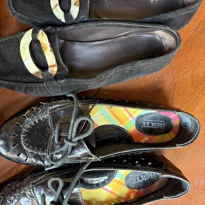 Sale Photo Thumbnail #136: Women’s Shoes, mostly 8.