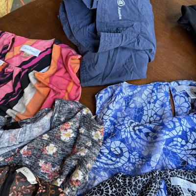 Sale Photo Thumbnail #142: Women’s lot of clothing