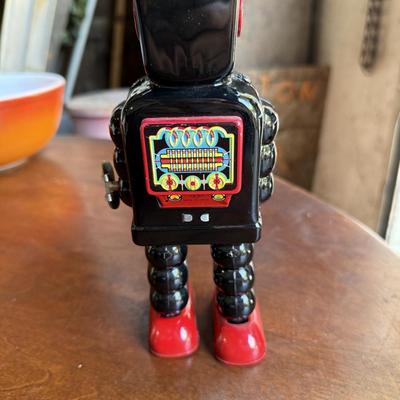 Sale Photo Thumbnail #145: This is for a vintage wind up robot. It needs to have the wind up part text. Other than that it’s in good condition.
