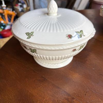 Sale Photo Thumbnail #171: Soup terrain. This matches the other set of China. In the next pictures. this is in good condition.