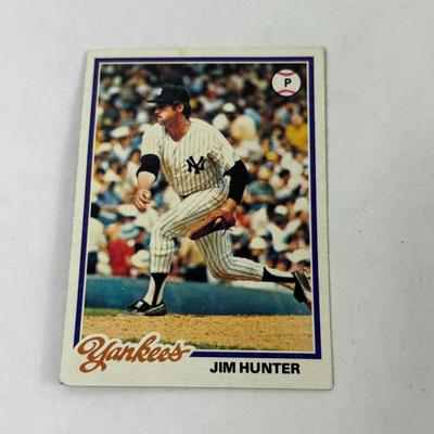 Lot 43: MLB Baseball Card Lot – Stars & MVPs Featuring Mark McGwire, John Smoltz, Kevin Mitchell, Magglio Ordóñez & More – Mixed...