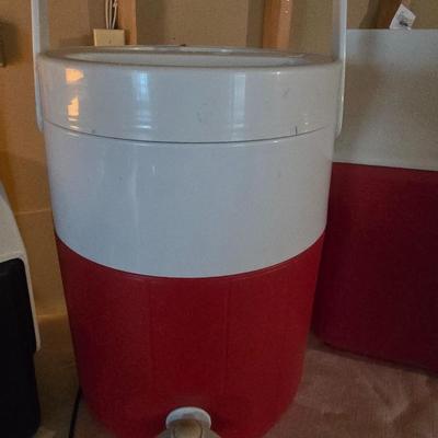 LUNCHMATE & PLAYMATE COOLERS PLUS A BEVERAGE COOLER