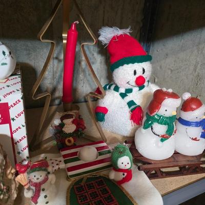 GOOD VARIETY OF CHRISTMAS DECORATIONS