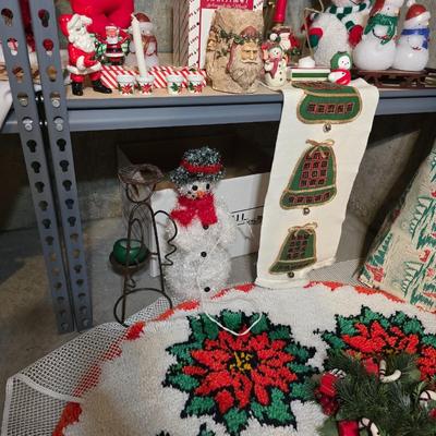 GOOD VARIETY OF CHRISTMAS DECORATIONS