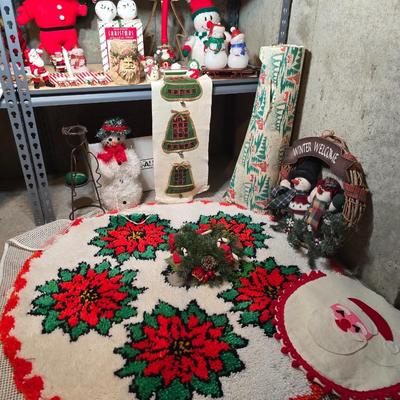 GOOD VARIETY OF CHRISTMAS DECORATIONS