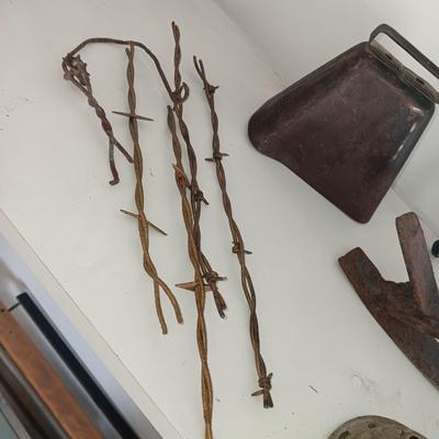 ANTIQUE AND PRIMITIVE ITEMS