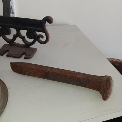 ANTIQUE AND PRIMITIVE ITEMS