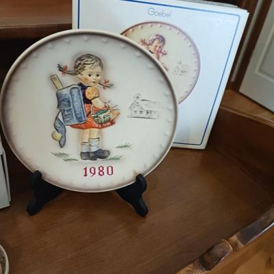 2 HUMMEL PLATES AND A HUMMEL FIGURINE "THE LOVE LIVES ON" WITH BOXES