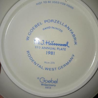 2 HUMMEL PLATES AND A HUMMEL FIGURINE "THE LOVE LIVES ON" WITH BOXES