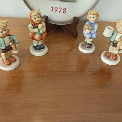 HUMMEL PLATE AND 4 HUMMEL FIGURINES