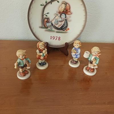 HUMMEL PLATE AND 4 HUMMEL FIGURINES