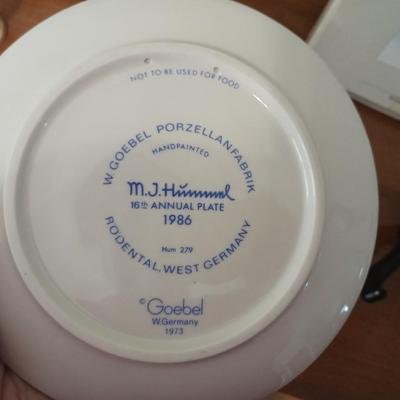 2 HUMMEL PLATES AND "DOLL MOTHER" HUMMEL FIGURINE
