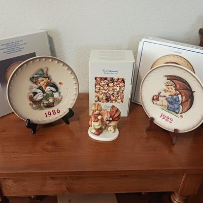 2 HUMMEL PLATES AND "DOLL MOTHER" HUMMEL FIGURINE