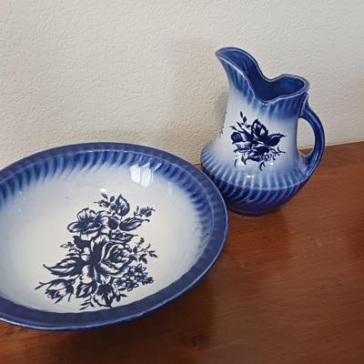 EMPRESS SMALLER BOWL & PITCHER PLUS A HAND PAINTED BLUE GLASS VASE