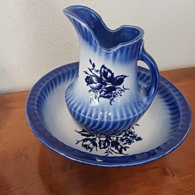 EMPRESS SMALLER BOWL & PITCHER PLUS A HAND PAINTED BLUE GLASS VASE