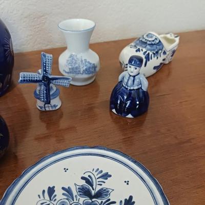 BLUE AND WHITE COLLECTIBLES FROM OTHER COUNTRIES