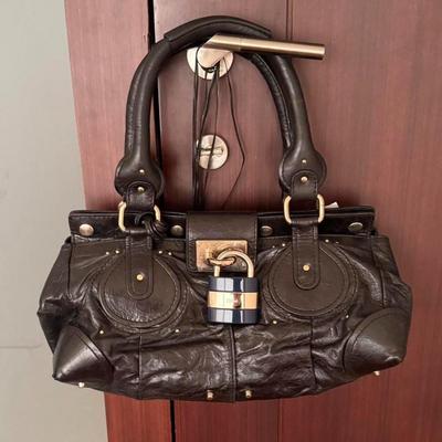 Sale Photo Thumbnail #13: This is a genuine Chloé Paddington bag, a rare variation of the original design featuring magnetic closures and a distinctive multicoloured lock.

The bag is in great condition—like new with minimal signs of wear. All zippers function perfectly, and it