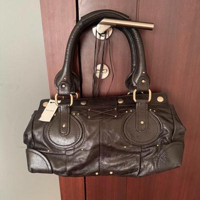 Sale Photo Thumbnail #12: This is a genuine Chloé Paddington bag, a rare variation of the original design featuring magnetic closures and a distinctive multicoloured lock.

The bag is in great condition—like new with minimal signs of wear. All zippers function perfectly, and it