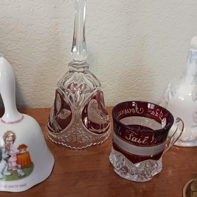 1904 WORLD FAIR GLASS CUP AND AN ASSORTMENT OF KNICK KNACKS