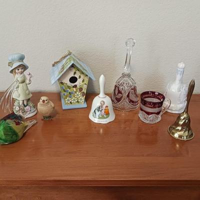1904 WORLD FAIR GLASS CUP AND AN ASSORTMENT OF KNICK KNACKS