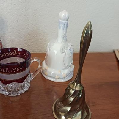 1904 WORLD FAIR GLASS CUP AND AN ASSORTMENT OF KNICK KNACKS