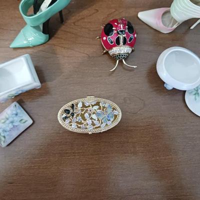 SMALL COLLECTIBLES