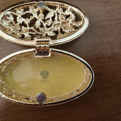 SMALL COLLECTIBLES