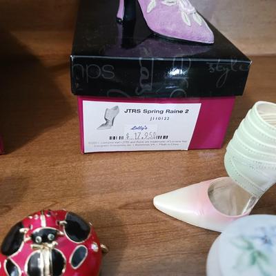 SMALL COLLECTIBLES