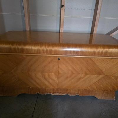 LANE CEDAR CHEST WITH SHELF AND KEY