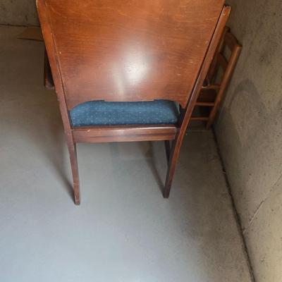 ANTIQUE ARM CHAIR