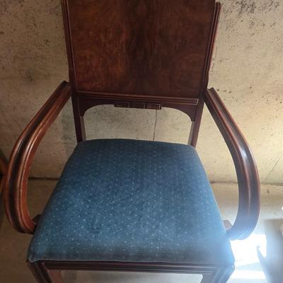 ANTIQUE ARM CHAIR