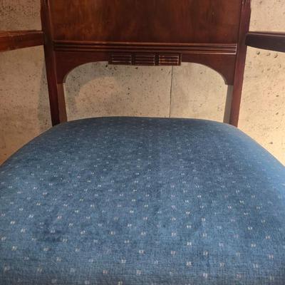 ANTIQUE ARM CHAIR