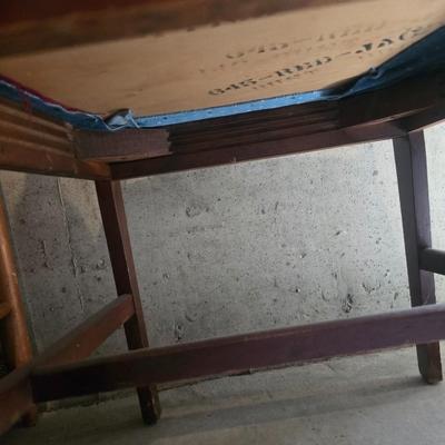 ANTIQUE ARM CHAIR