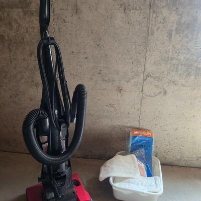 DIRT DEVIL FEATHERLITE CYCLONIC BAGLESS VACUUM