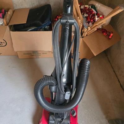 DIRT DEVIL FEATHERLITE CYCLONIC BAGLESS VACUUM