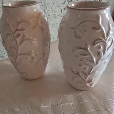 MCM SERVING DISH WITH A HANDLE AND 2 CLAY VASES
