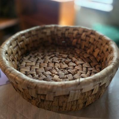 LONGABERGER AND A VARIETY OF OTHER BASKETS