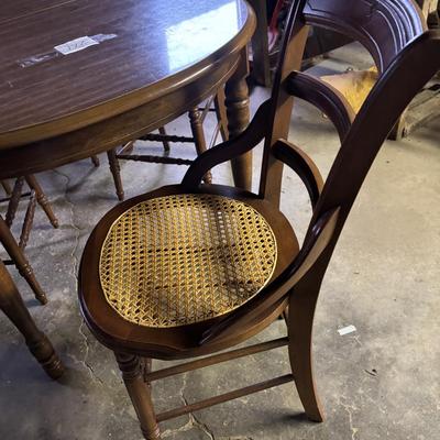 Table Chairs and Leaf