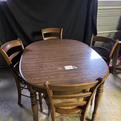 Table Chairs and Leaf