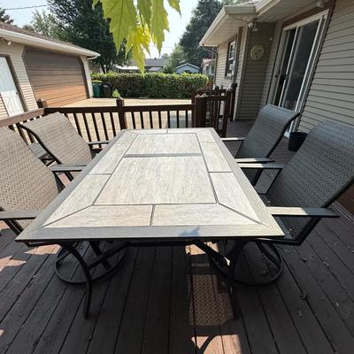 Outdoor Set, 1 yr old, pd $800