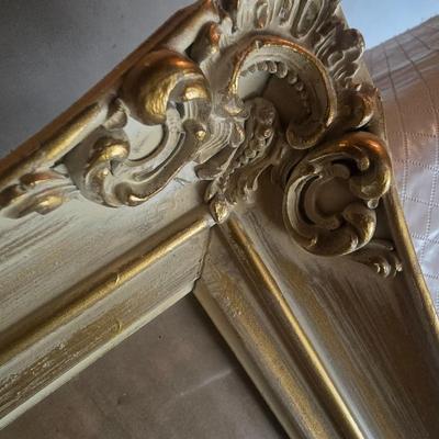 VINTAGE ART IN OVAL FRAMES AND A VARIETY OF PICTURE FRAMES