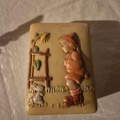 MUSICAL POWDER BOX, PORCELAIN FLOWER BOUQUET AND MORE