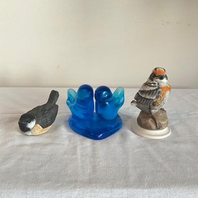 815 Boehm Bird, Sitting Bird, Blue Glass Bird Lot