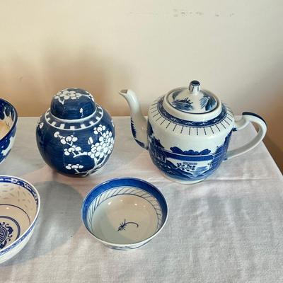 818 Blue And White Chinese Pottery