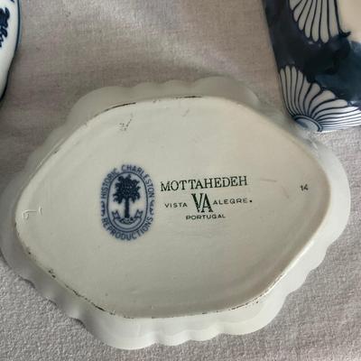 819 Six Piece Blue/White Chinese Pottery