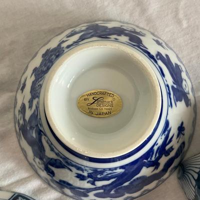 819 Six Piece Blue/White Chinese Pottery