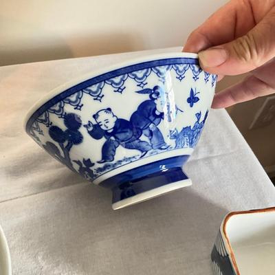819 Six Piece Blue/White Chinese Pottery