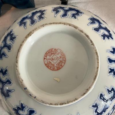 819 Six Piece Blue/White Chinese Pottery