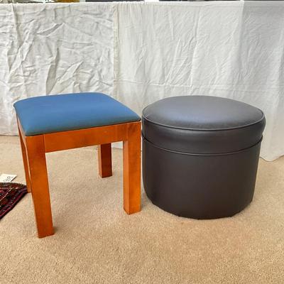 824 Pair of Foot Stools